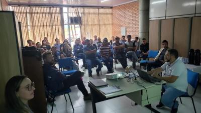 Nasce a AssociaÃ§Ã£o dos Produtores de Queijo e Derivados de Leite da RegiÃ£o Centro do ParanÃ¡ - APROLEQ 